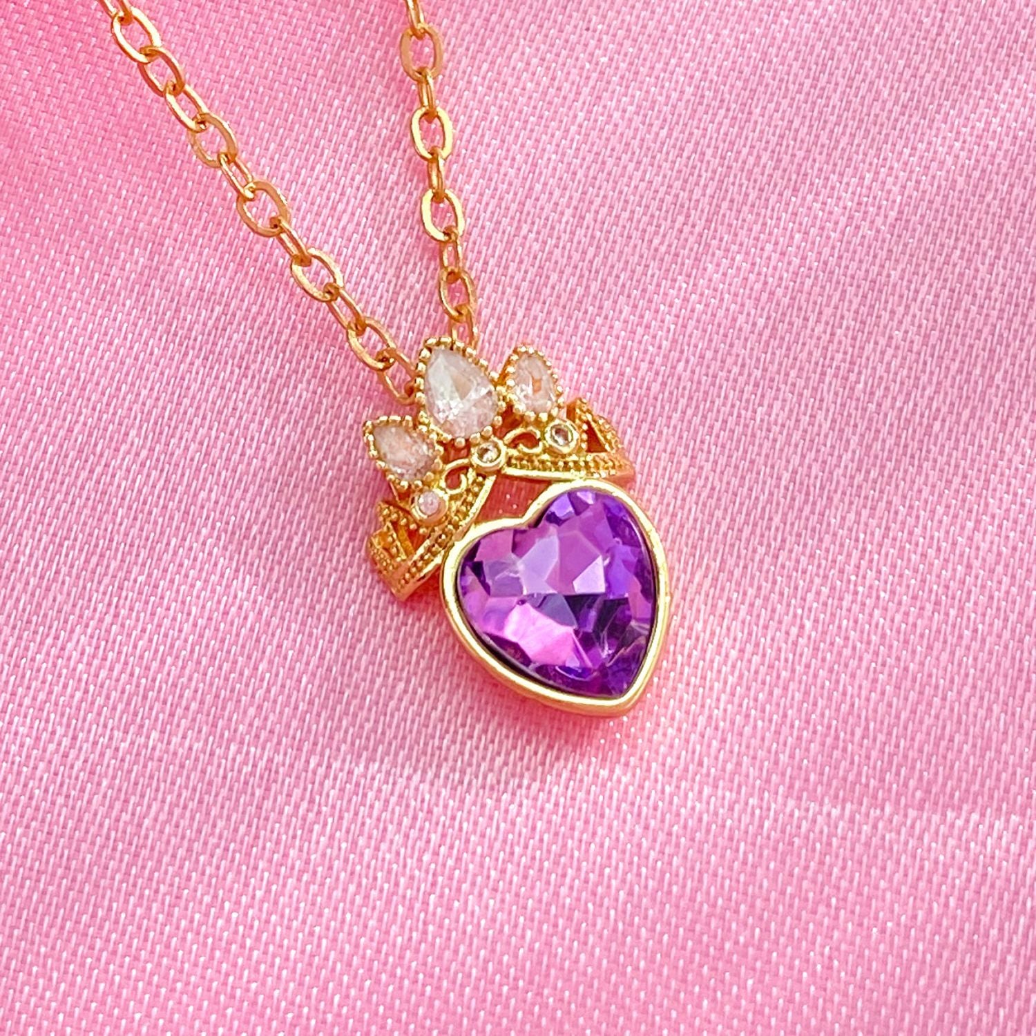 Wholesale Crown Diamond Fashion Personality Hollow Love Pendant Necklace